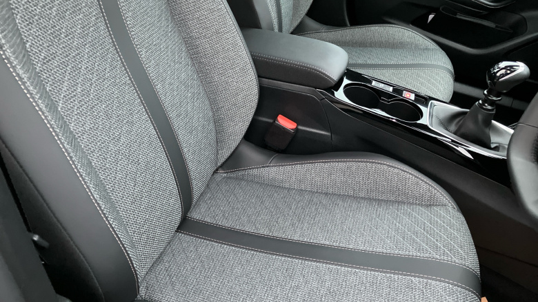 Peugeot 2008 1.2 PureTech Allure 5dr Petrol Estate